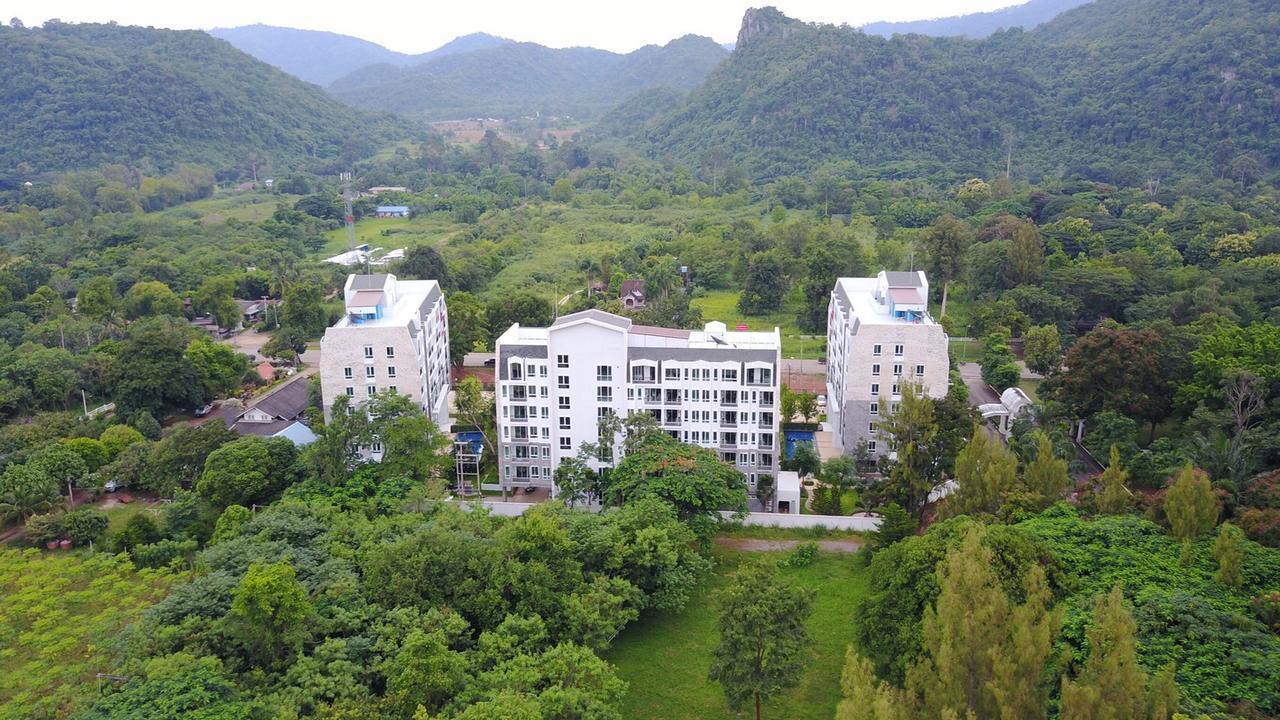 Courtyard Khaoyai By Paka Hotel Mu Si Exterior photo